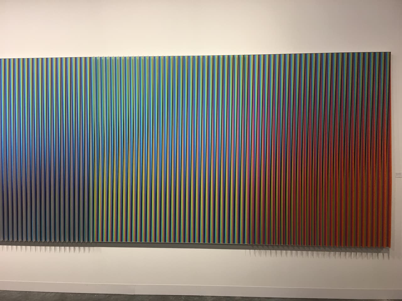 Una de las obras de Cruz-Diez exhibidas en la Feria de Art Basel de Miami en 2016.