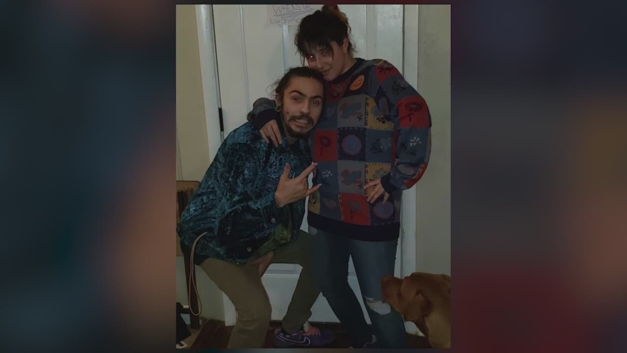 El homicidio se registró alrededor de las 12:44 am en el 612 de Hickory Trail, en Mableton. El joven fue asesinado cuando regresaba del cine junto a su hija de seis años de edad.