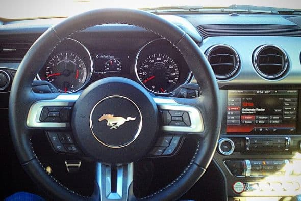 La experiencia de manejo sobre el Ford Mustang 2015 extraordinaria gracias a su nuevo sistema de suspensión independiente posterior.