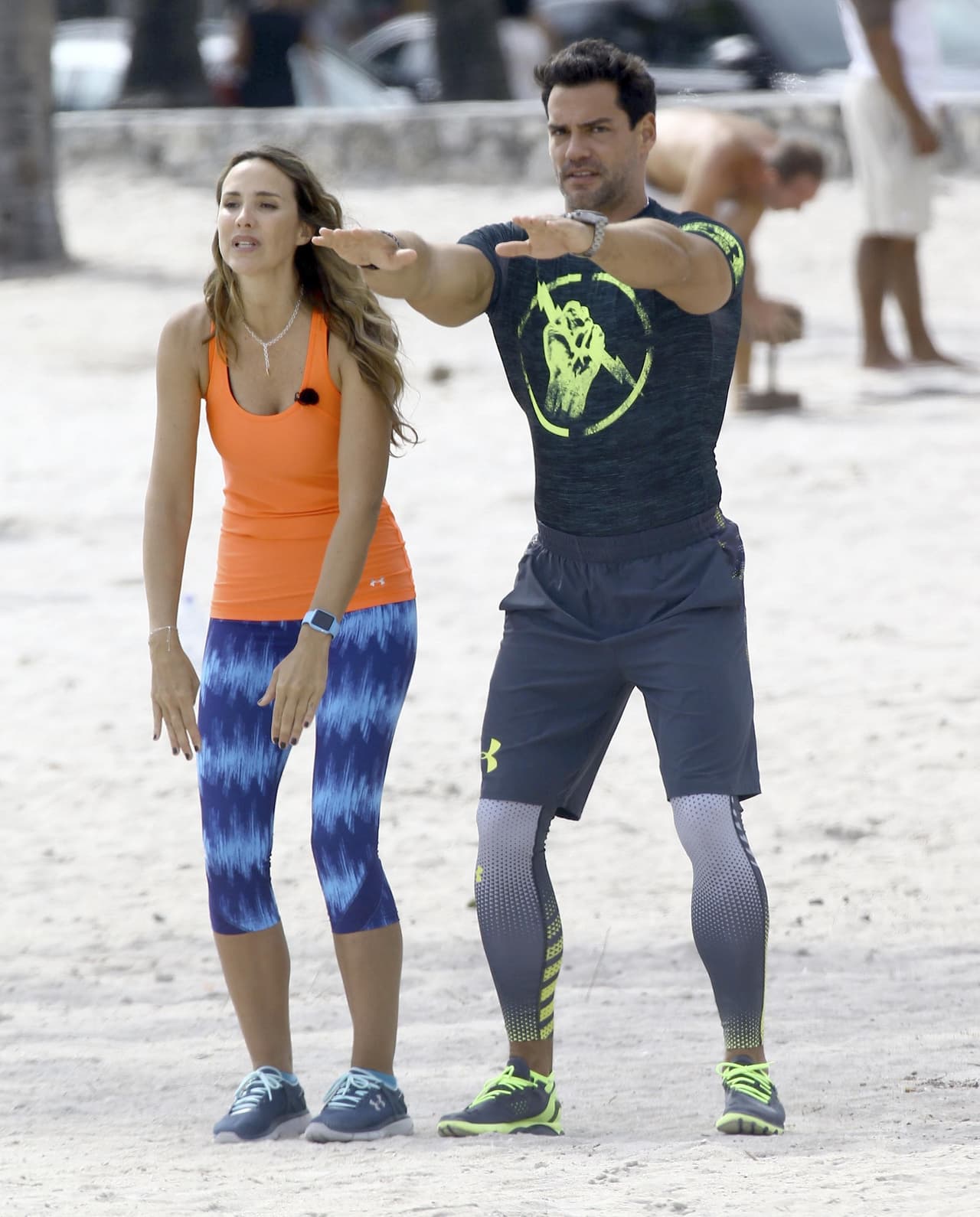 Ahora viene el guapo Christian a mostrarnos como hacer sentadillas correctamente.