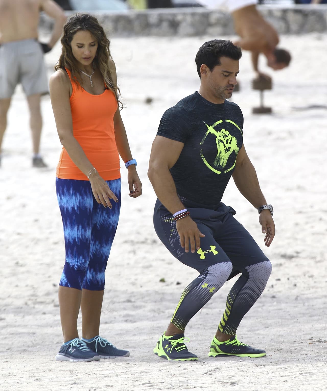 O más bien es su mujer, Angélica, que lo está tomando como ejemplo para los que gustan de ver sus clases.