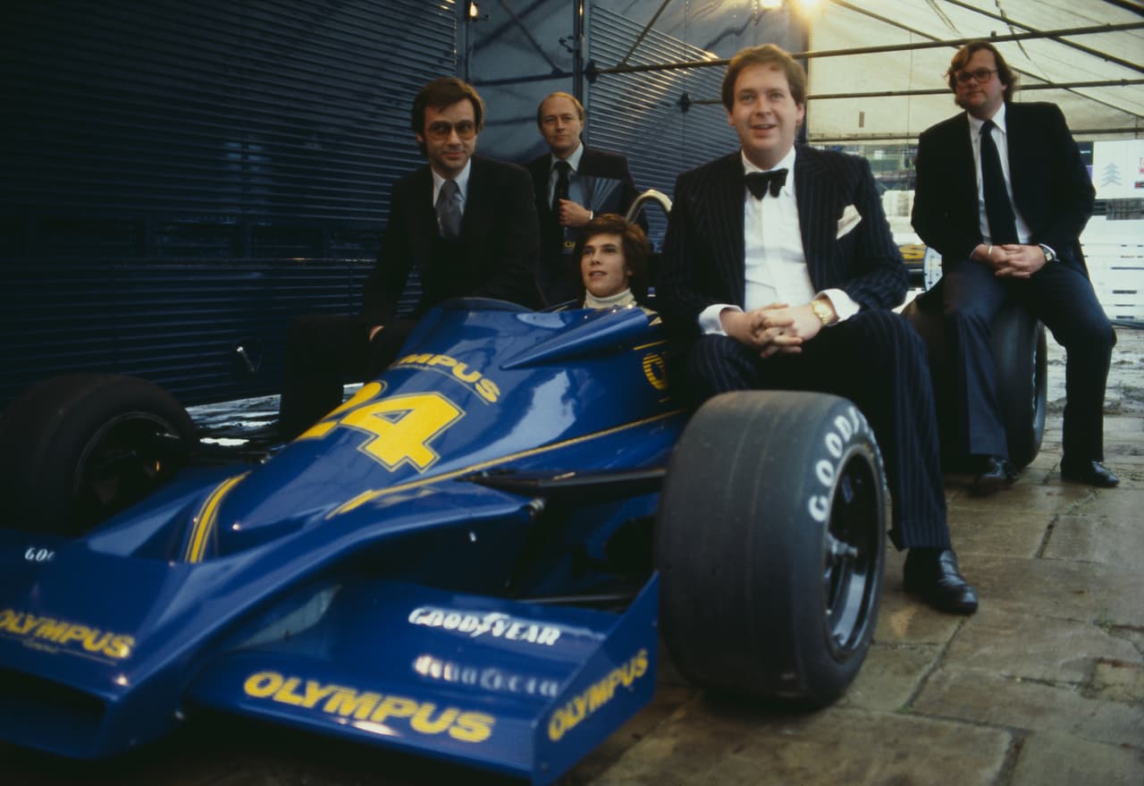La británica Divina Galica compitió en tres carreras en 1976 y 1978 con los equipos Surtees y Hesketh. Es miembro del Orden del Imperio Británico, participó en Juegos Olímpicos de Invierno por su país y es toda una celebridad en su país gracias a su capacidad deportiva.