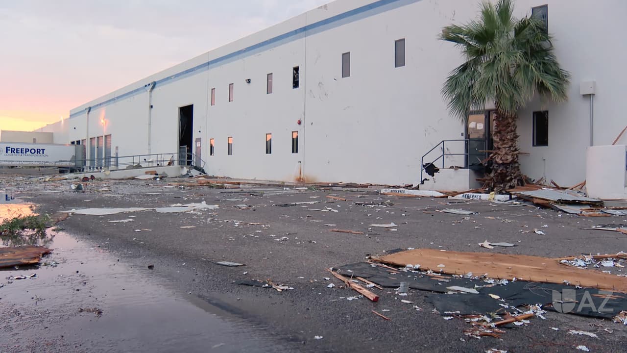 Uno de los lugares que resultaron más afectados fue un almacén al oeste del valle, donde parte del techo se desprendió y colapsó.
