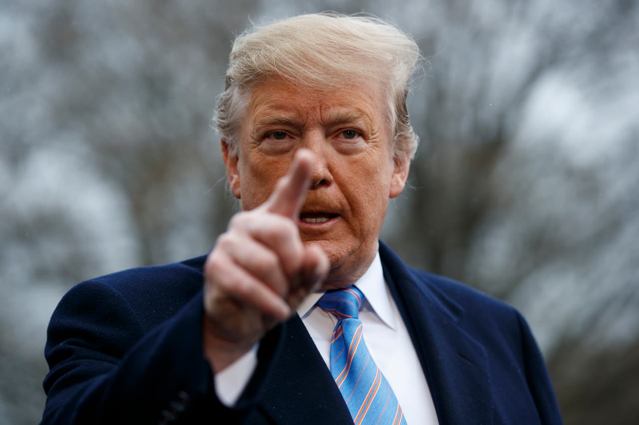 Jueces de inmigración desafían la amenaza del presidente Trump de "deshacerse" de ellos