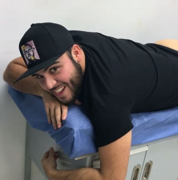 Y hasta comparte momentos privados pero jocosos, como cuando tuvieron que darle una inyección, ¡en su cumpleaños!