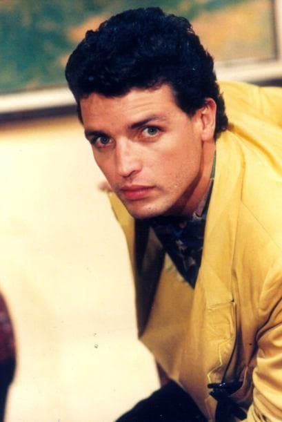 En el caso de Mario, a quien dio vida el actor 
<a href="https://www.univision.com/famosos/rafael-rojas-un-galan-de-telenovela-que-gozo-de-gran-fama-y-termino-en-el-olvido-fotos">Rafael Rojas</a>, se trata del único y verdadero amor de Teresa, pero, a diferencia de la versión original al final éste sí acepta que la sigue amando y terminan juntos.