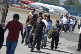 Corte Suprema mantiene prioridades de deportación de Biden enfocadas en inmigrantes que amenazan la seguridad nacional y arrestados en la frontera