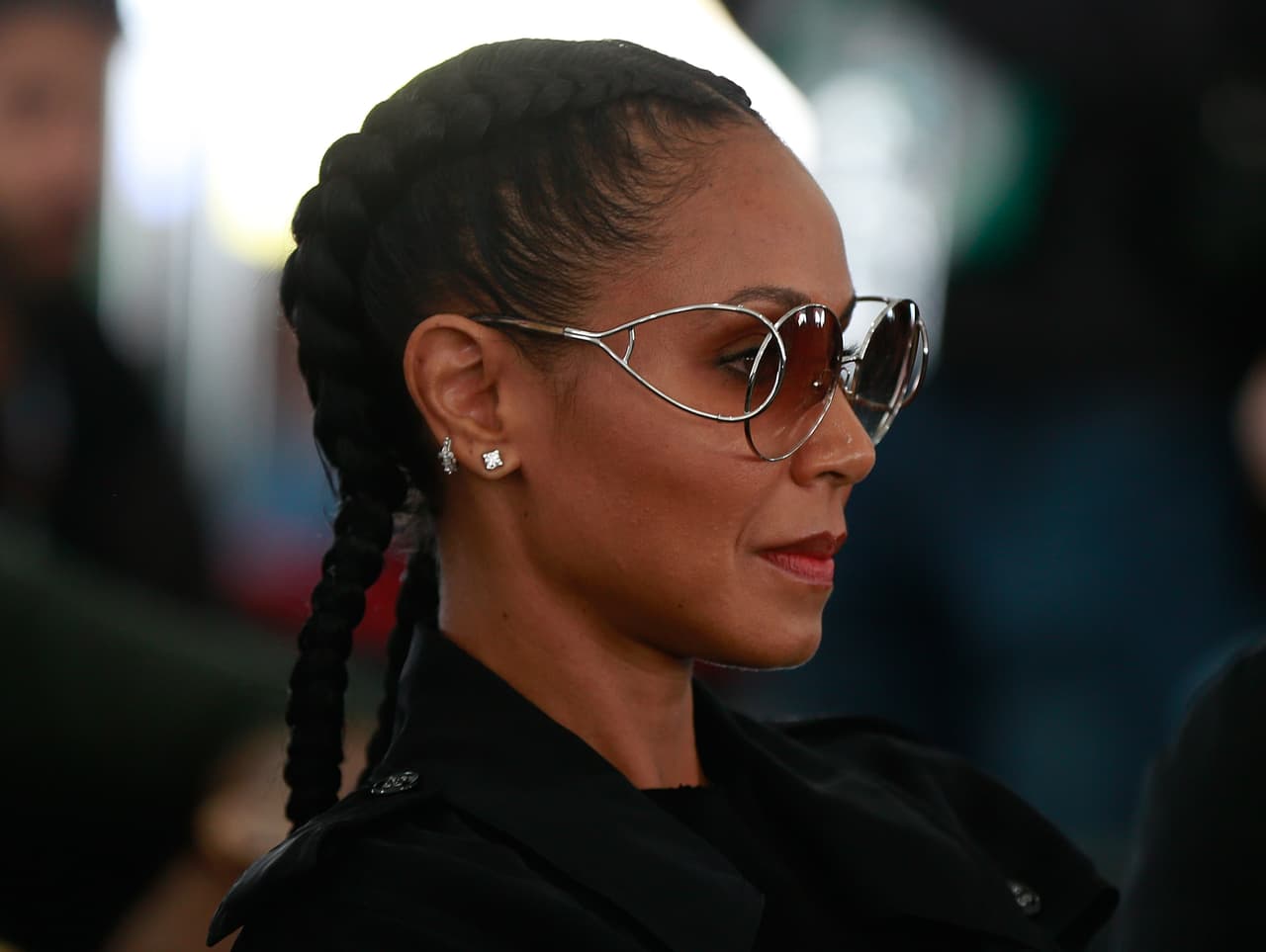 <b>Jada Pinkett Smith</b>: la esposa de Will Smith no ha tomado licor en más de una década. “Me encontré a mí misma bebiendo dos botellas de vino en el sofá y me dije: Jada creo que tenemos un problema. Tuve dificultades con el alcohol y debí aprender a usar otras herramientas para 
<a href="http://www.univision.com/noticias/salud-mental/tristeza-o-depresion-explicamos-los-sintomas-fotos">manejar la tristeza</a>. Desde ese día no tomé más y no lo he hecho durante ocho años”, escribió en un 
<a href="https://www.facebook.com/jada"><u>post</u></a> de Facebook compartido unos años.
