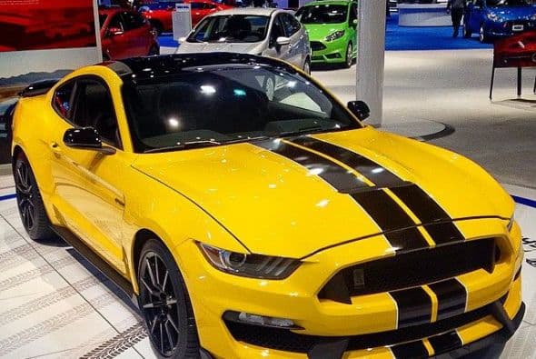 En espete momento esperamos a la versión más deportiva Shelby GT350 que ya fue anunciada oficialmente.