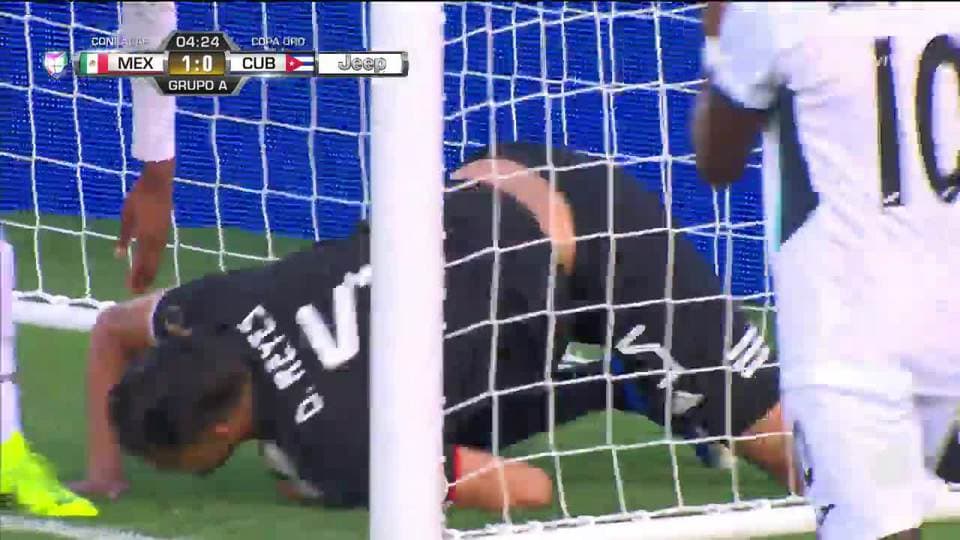 Tiro desviado de Diego Reyes