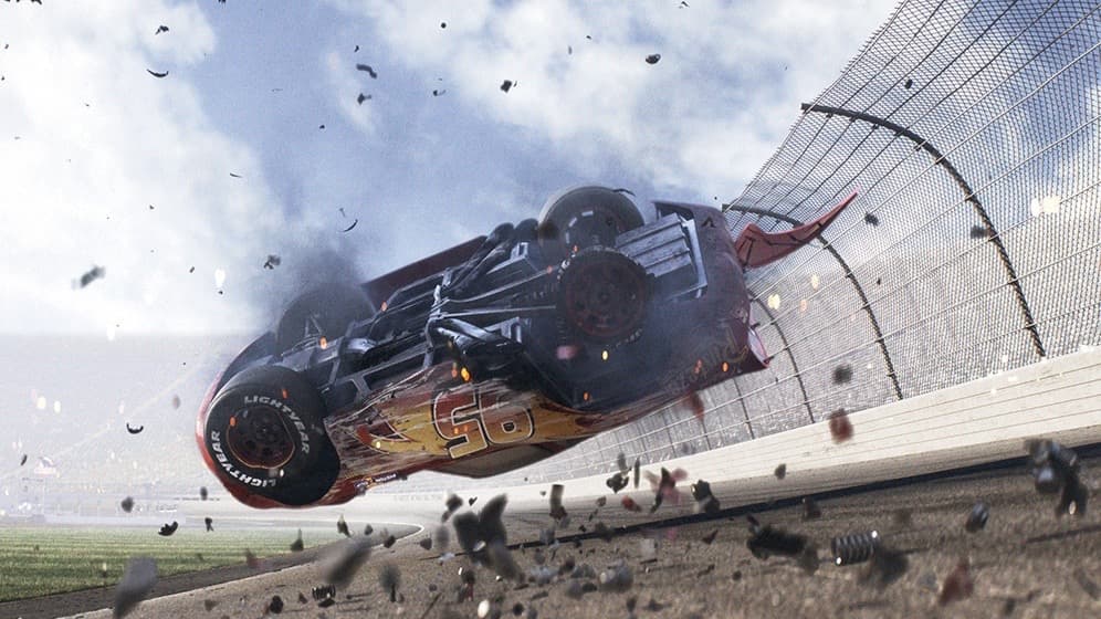 Al parecer Rayo McQueen sufre un aparatoso accidente en Cars 3.