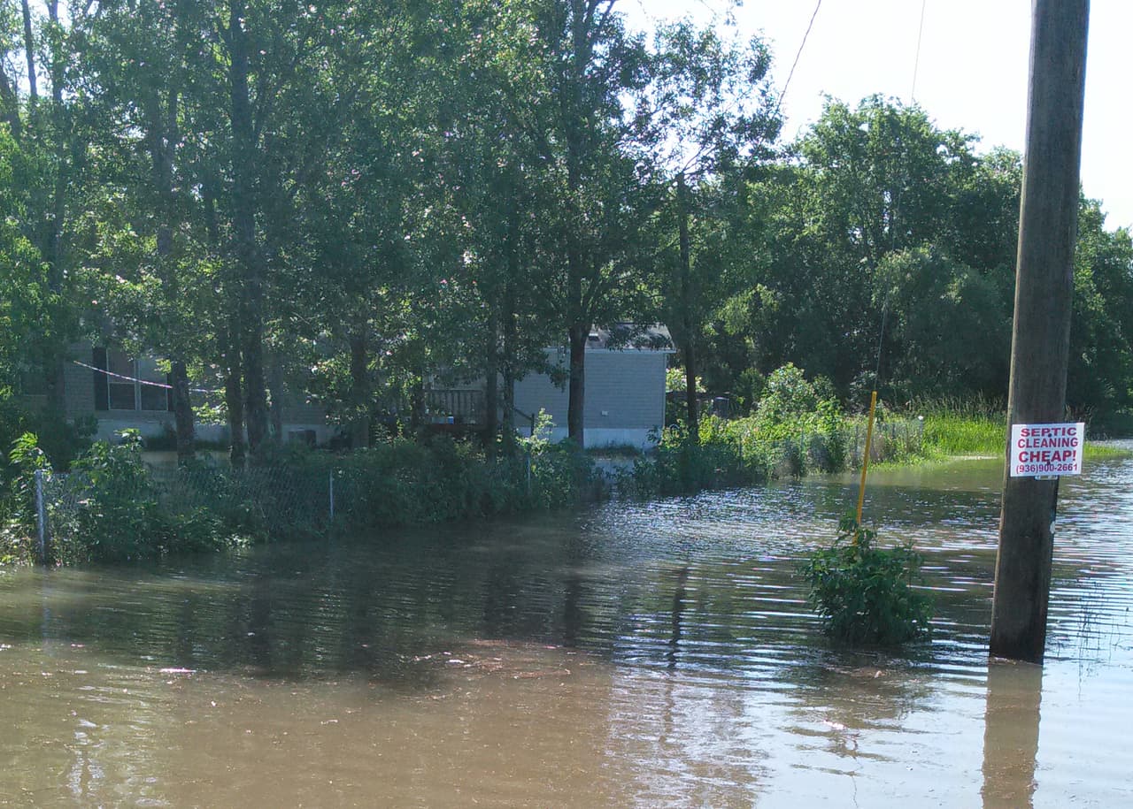 Dayton, uno de los poblados texanos que amaneció bajo el agua