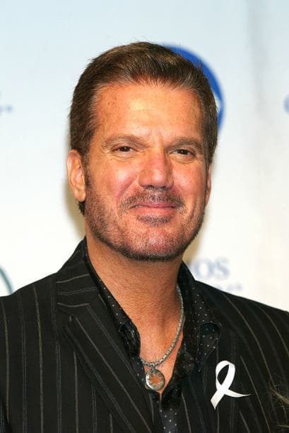 En Premio Lo Nuestro 1991 Willie Chirino presentó el premio Revelación del Año Salsa/Tropical, el cual se lo llevó Banda Blanca, ¿recuerdas ‘Sopa de Caracol’?