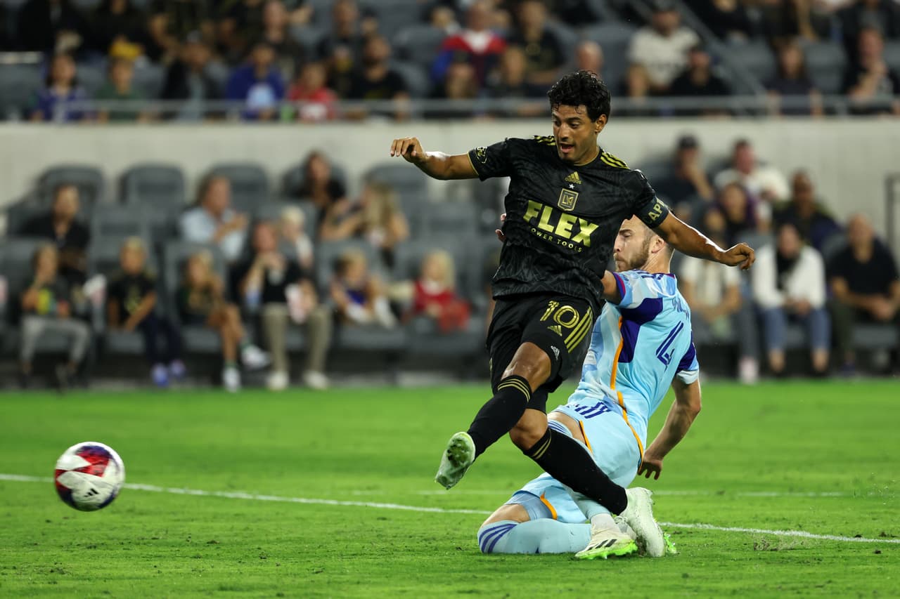 ¡Genio mexicano! Carlos Vela encendido anota y asiste en goleada de LAFC a Colorado