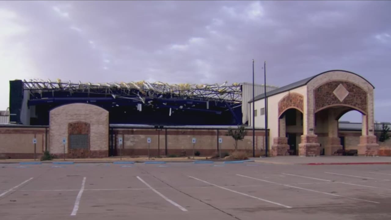 Salvan a 100 alumnos de una escuela en Jacksboro al pasar un posible tornado