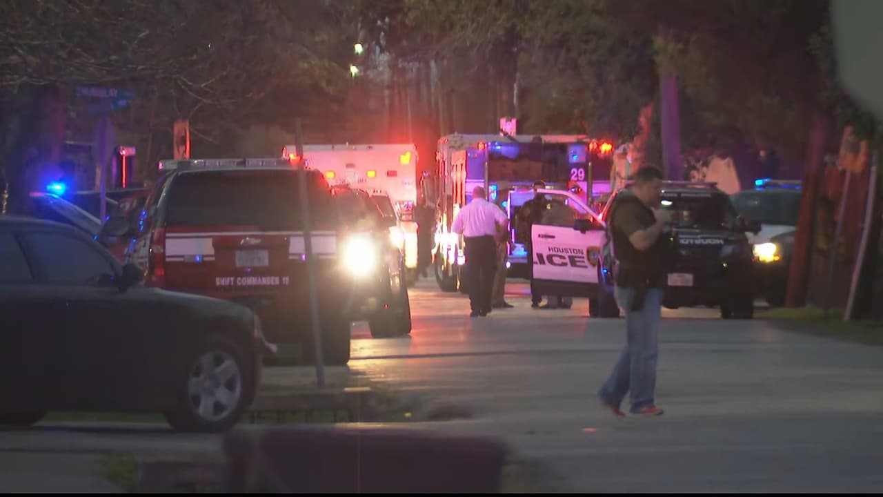 Cinco oficiales resultaron heridos, dos de ellos de gravedad