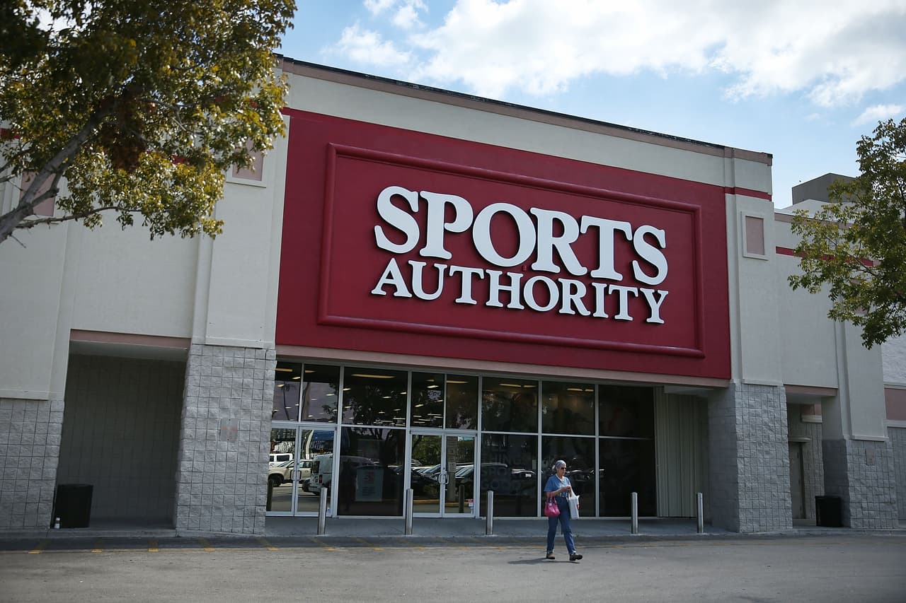 <b>Sports Authority</b> se declaró en bancarrota en marzo de 2016, y en mayo del mismo año las tiendas de la compañía fueron vendidas a un grupo de liquidadores.