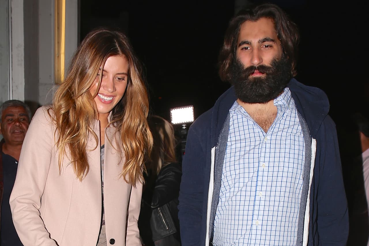 Un misterioso y barbudo nuevo amigo para Michelle. ¿Será su novio?