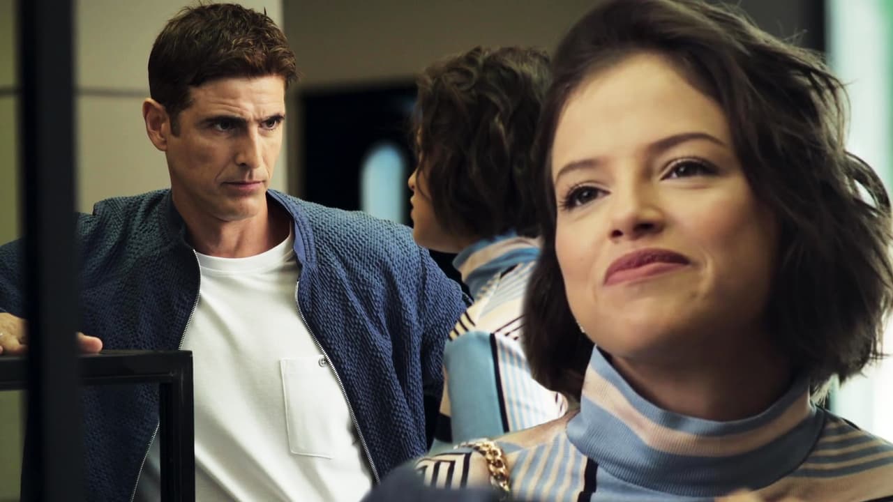 La pareja comenzó su malvado plan para mentirle a la madre de ella, y Régis no tuvo reparo en pedirle a Josiane que consiguiera a alguien que aparentara ser su pareja. Para evitar que María de la Paz y Amadeu revivieran su amor, se pusieron de acuerdo para provocarles una pelea y separarlos.