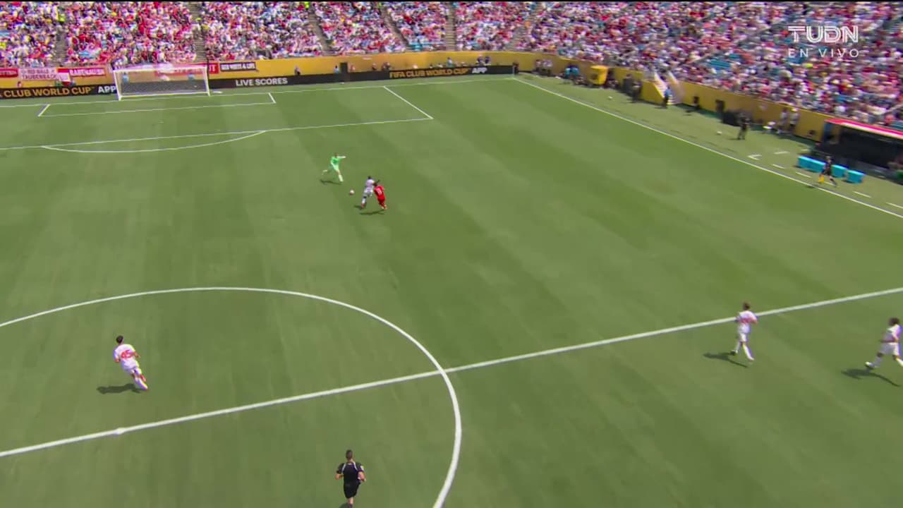 ¡Osote del Bayern! Upamecano casi mete gol en propia puerta