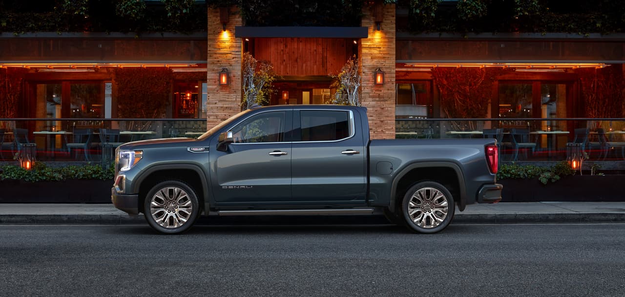 La GMC Sierra 2019 será comercializada a partir del próximo otoño 
<b>en dos versiones: Denali y SLT. </b>GMC le ha dado un sello particular al darle apariencia y prestaciones más sofisticadas.