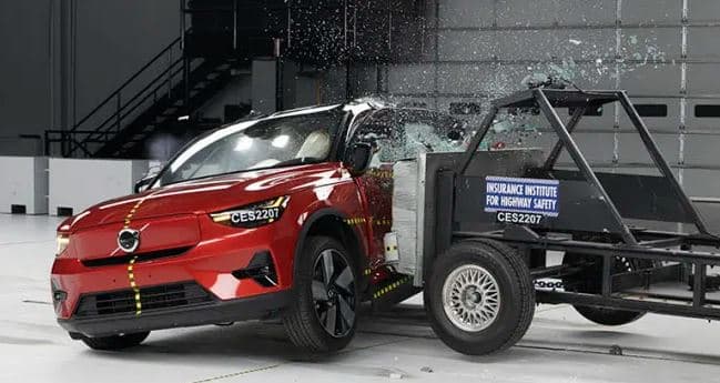 “Una razón clave por la que los vehículos han seguido siendo más seguros durante los más de 25 años desde que el IIHS comenzó nuestro programa de calificaciones es que nunca hemos rehuido a subir el listón”, dijo David Harley, presidente del IIHS.