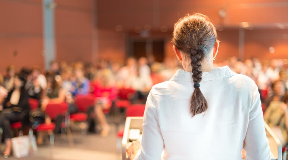 En este mes del perro se acentúa tu grado de compatibilidad amorosa con el Jabalí
<br>
<br>
<b>Oportunidades que debes aprovechar este mes:</b> tu elocuencia o facilidad de palabra, el detalle. Si hubo distanciamientos y estás buscando la reconciliación deberás dar ese primer paso, dejar atrás el orgullo herido y salvar el amor.
<br>