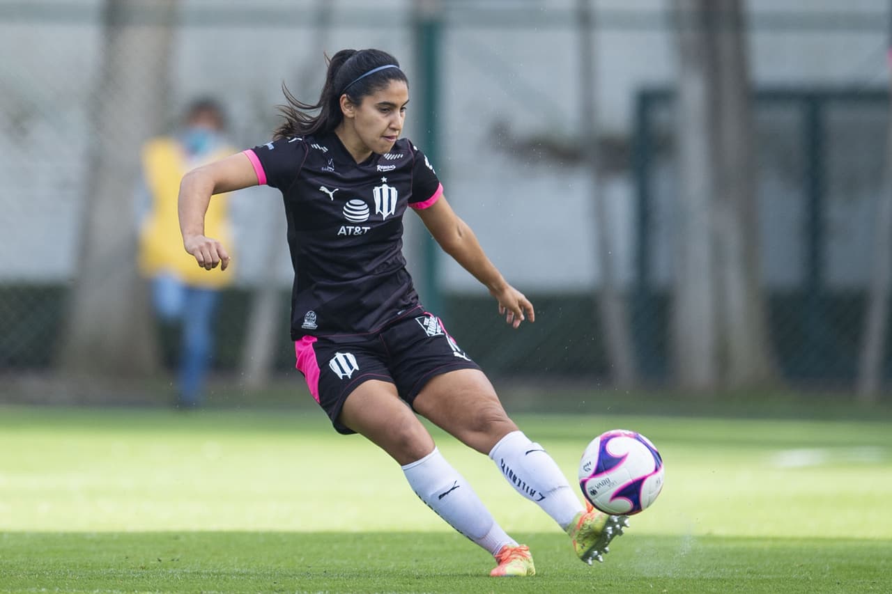 Cadena despejando el esférico