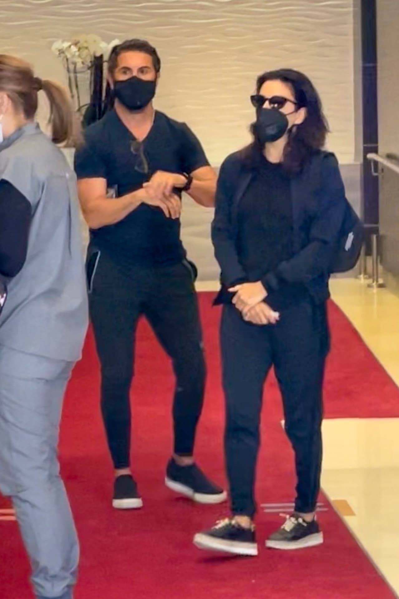 <b><a href="https://www.univision.com/famosos/desde-su-cama-la-actriz-y-activista-eva-longoria-confiesa-que-descubrio-a-tiempo-durante-esta-cuarentena-video" target="_blank">Eva Longoria</a></b> es otra famosa que también ha optado por este corte, ideal para la época y que se caracteriza por un largo que apenas llega por debajo de los hombros.