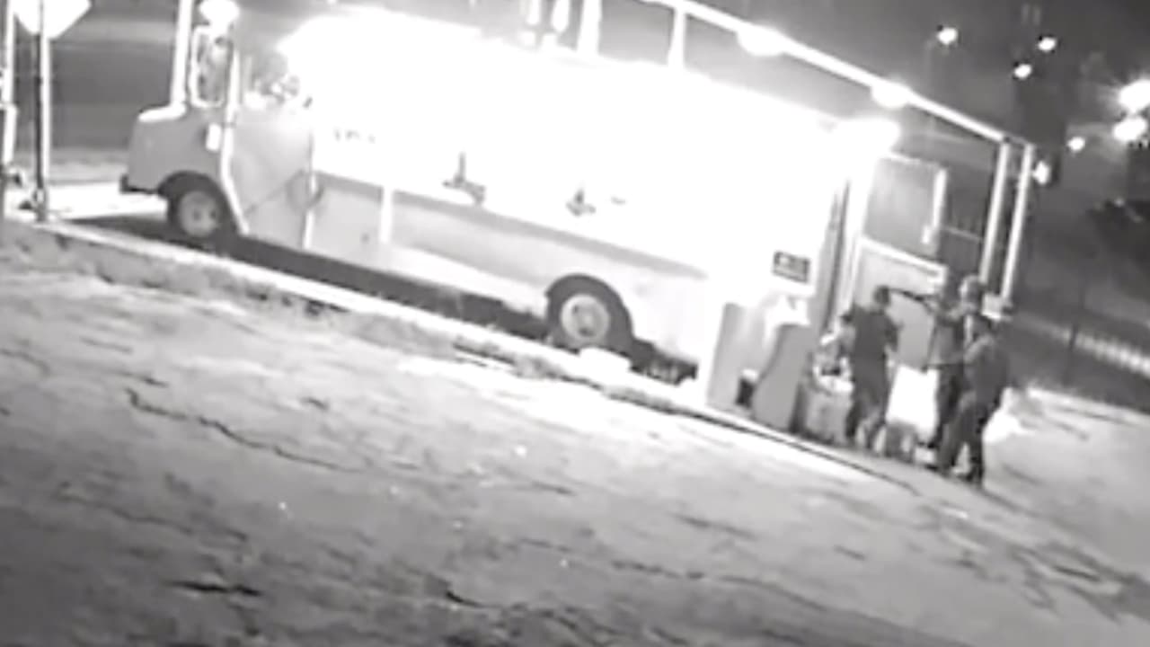 A punta de rifle y cuchillo, estos sospechosos roban camiones de tacos. Ya van cuatro en junio