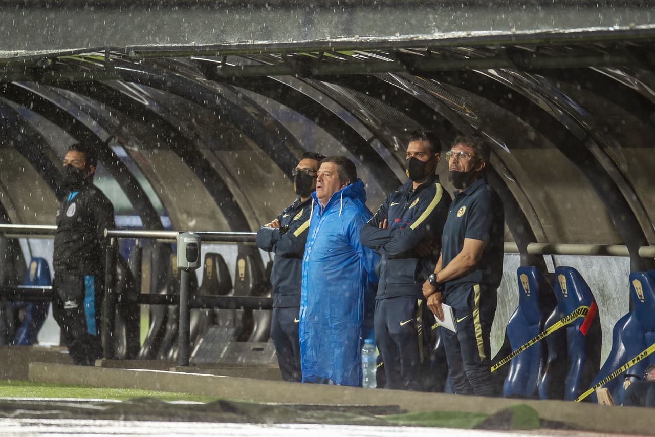 América realizó diez cambios para la segunda mitad del encuentro.