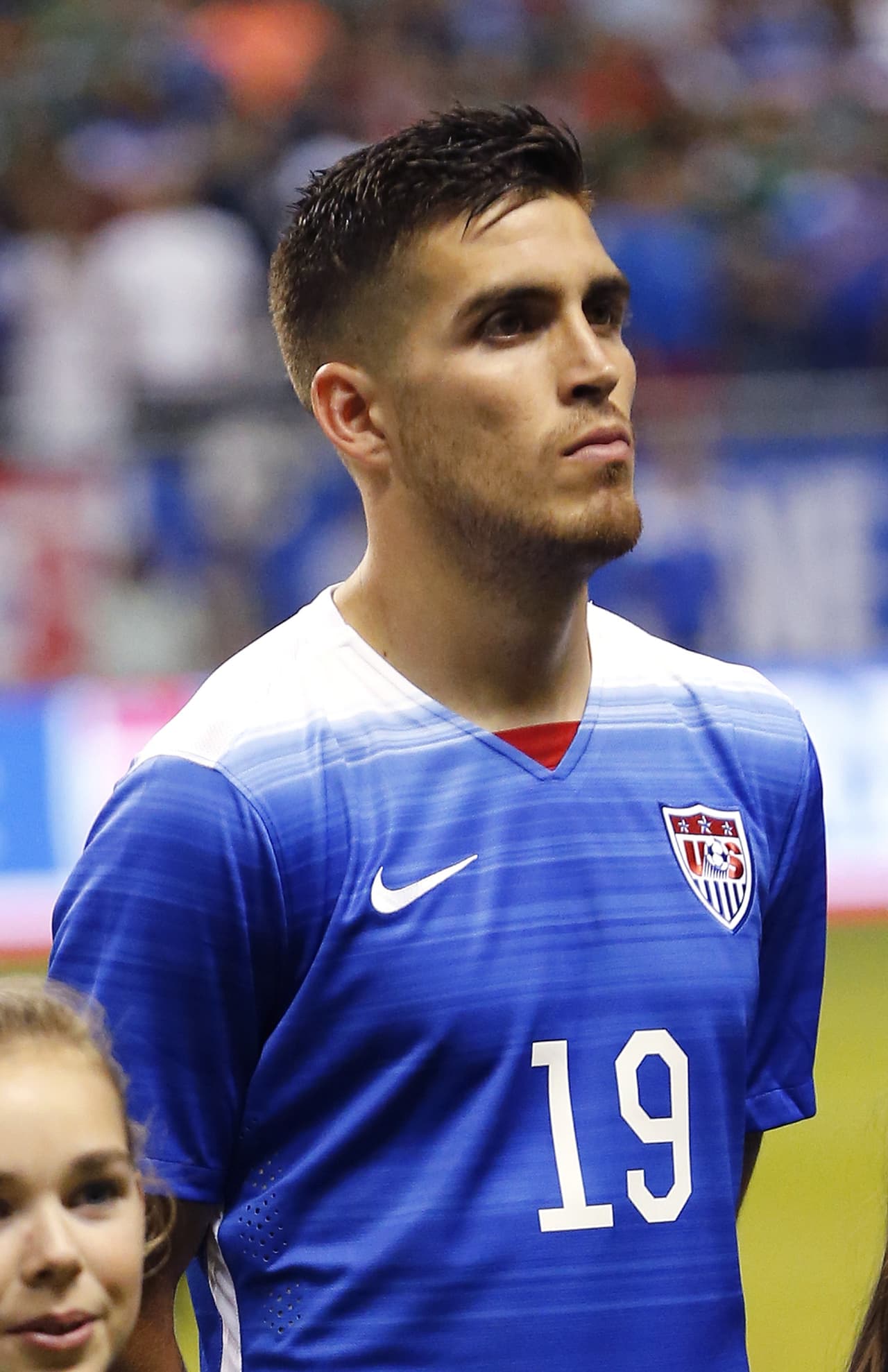 El futbolista, que ha estado ligado al Club América la mayor parte de su vida profesional, es reconocido por ser un defensa central y lateral izquierdo impenetrable.