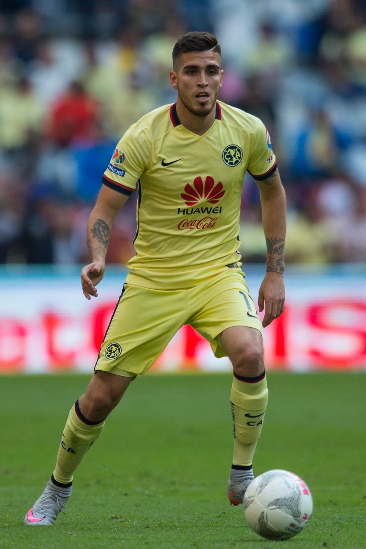 Es en el Club América de la Primera División Mexicana donde los potentes disparos al marco de Ventura Alvarado tienen protagonismo.
