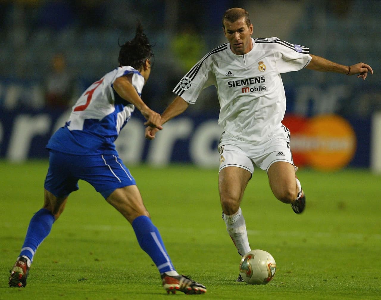 En mayo del 2006 colgó los botines y se despidió como jugador.