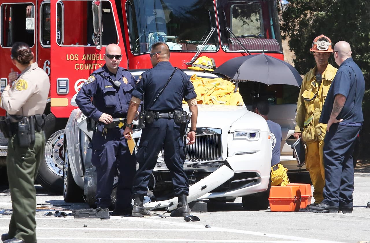 La policía recibió una llamada para reportar el choque a las 2:06 de la tarde, hora local.