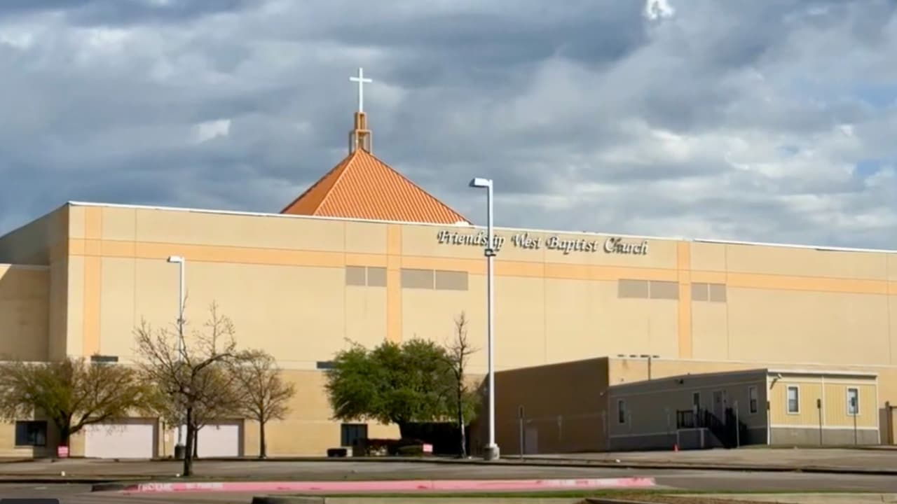 Fachada de la iglesia Friendship-West Baptist Church, al sur de Dallas.