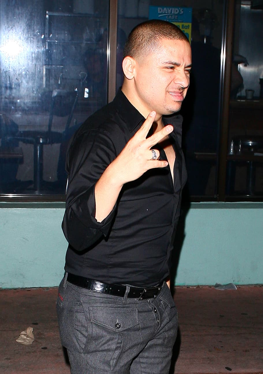 Muy enojado por los señalamientos, Larry le escribió un mensaje al usuario Chayo Váldez: "Mira Chayo, si no te gusta ¡váyase a la ve***¡ a una página cristiana, aquí se habla de todo porque así soy yo, por eso el que está aquí ya sabe, porque a mí me vale pura ve***".