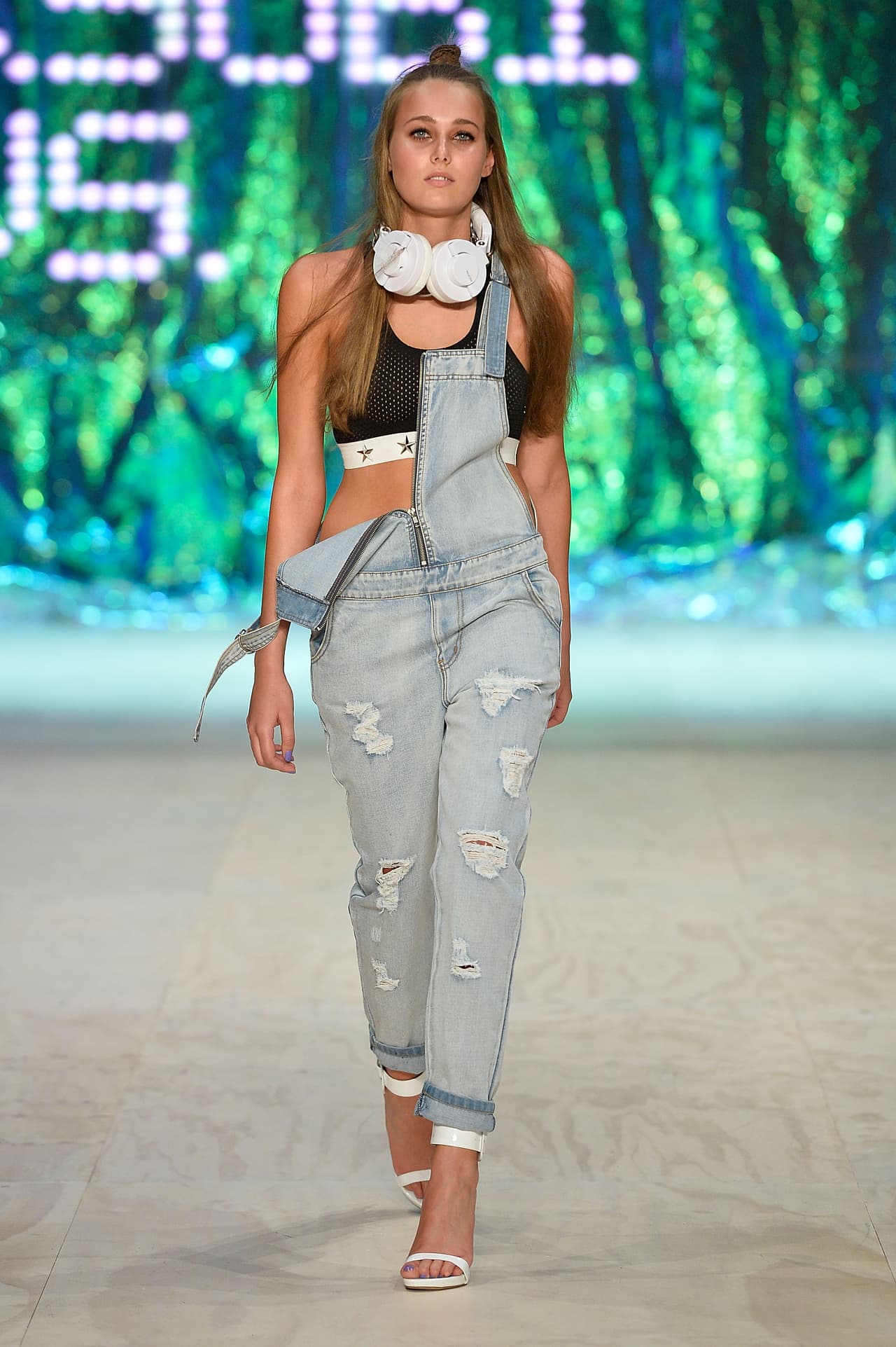 No solo se pueden usar con tenis. Las alpargatas, sandalias, botines y tacones son excelentes opciones. Prueba con distintos accesorios y verás que lograrás un 'outfit' genial.