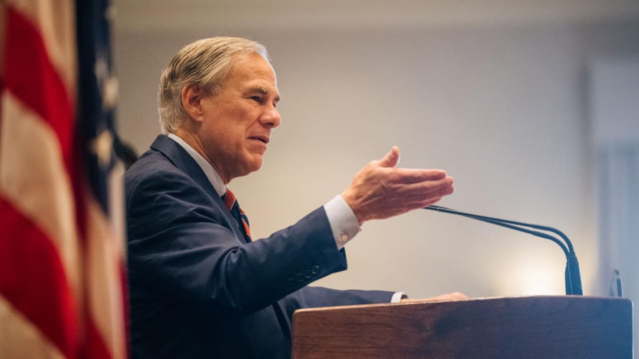 "Un juego político muy lamentable": el bus con inmigrantes que mandó el gobernador de Texas a Washington