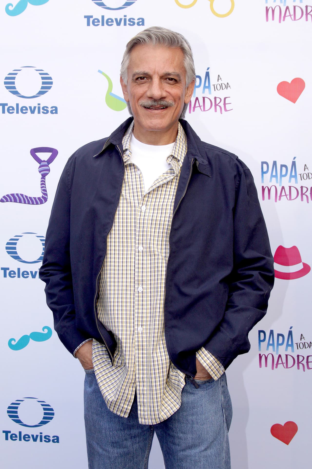 Mientras que el personaje de
<b> <a href="http://www.univision.com/temas/juan-carlos-barreto">Juan Carlos Barreto</a></b> será el de un hombre divorciado, pero que ha decidido rehacer su vida junto a una mujer joven, pero lo que no se espera es que ella tenga ganas de descubrir el mundo de la maternidad cuando él ya no quiere saber nada de bebés.