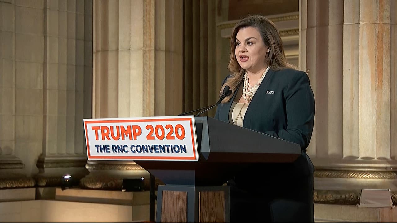 Abby Johnson, una ex empleada de la organización Planned Parenthood, celebró la postura del presidente Donald Trump contra el aborto. "La vida es uno de los valores fundamentales de lo que somos como estadounidenses. Esta elección consiste en escoger entre dos activistas radicales anti-vida y el presidente más pro-vida que jamás hemos tenido", indicó.
<br>