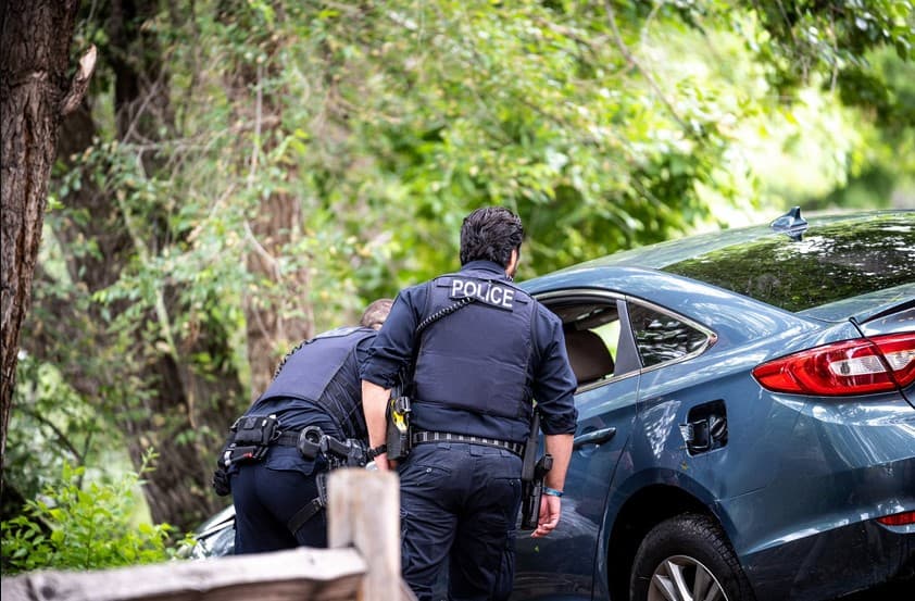 El vehículo se encontraba cerca del 300 South Glendale Street, cuando los oficiales llegaron al lugar, se dieron cuenta que estaba vacío.