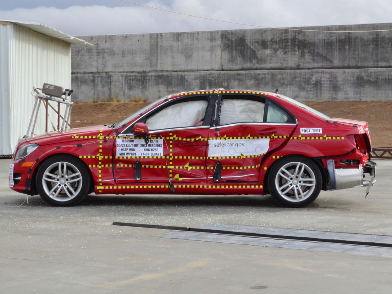 1 millón de Mercedes-Benz llamados a revisión por peligro de explosión espontanea de ‘airbags’