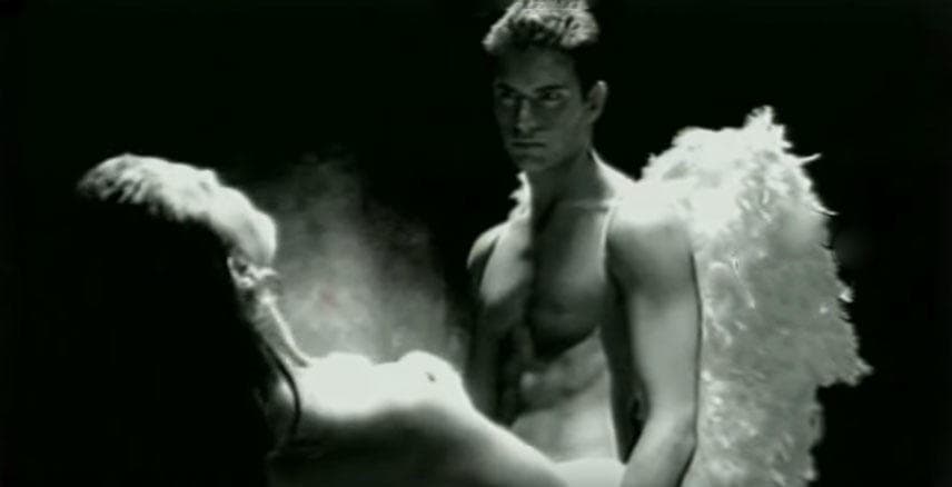 En 1993 participó en el videoclip de la canción Mírala, míralo de Alejandra Guzmán.