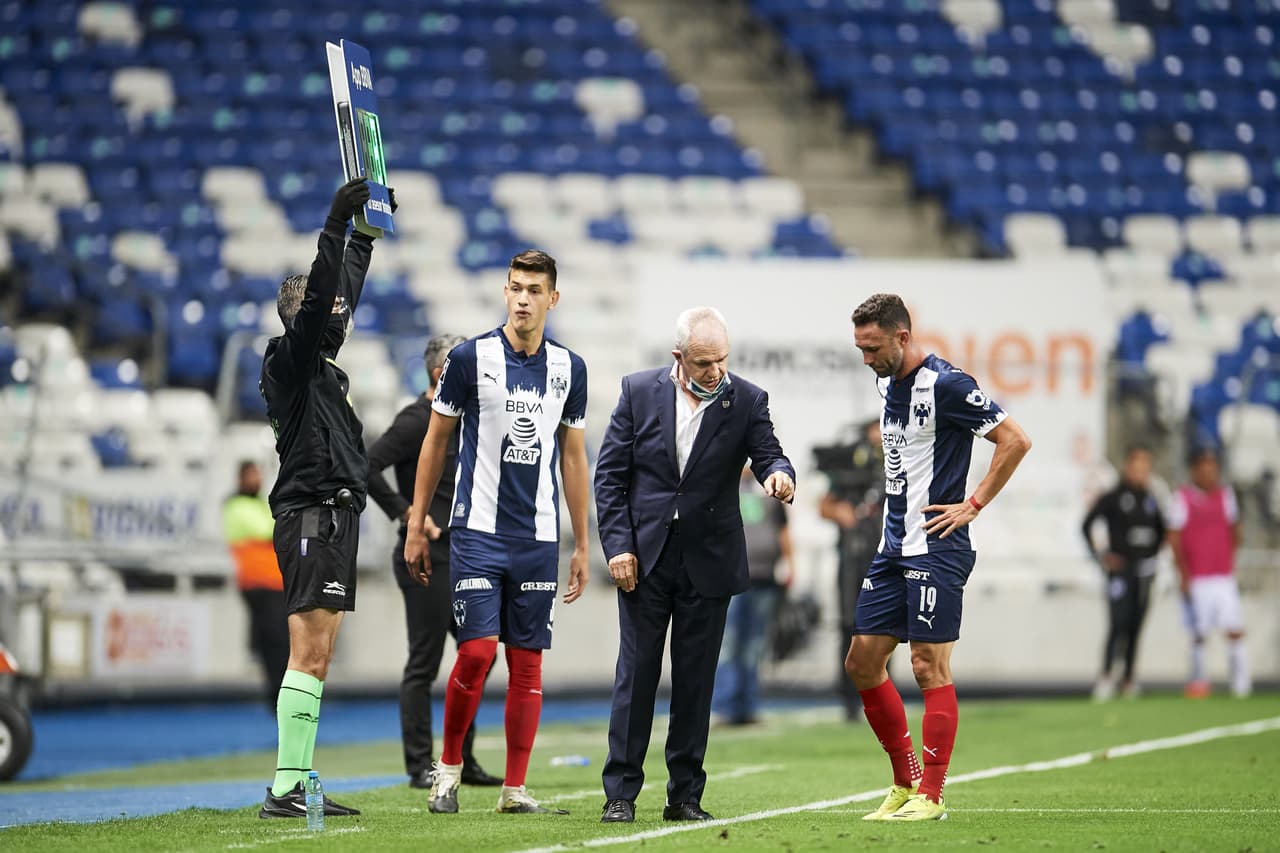 El 'Vasco' Aguirre rescata personalidad de Rayados ante Gallos