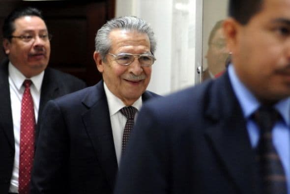 El enfrentamiento armado interno, que dejó unas 250 mil víctimas, entre muertos y desaparecidos, acabó el 29 de diciembre de 1996 con la firma de los Acuerdos de Paz entre el Gobierno y la guerrilla. (Con información de Efe).