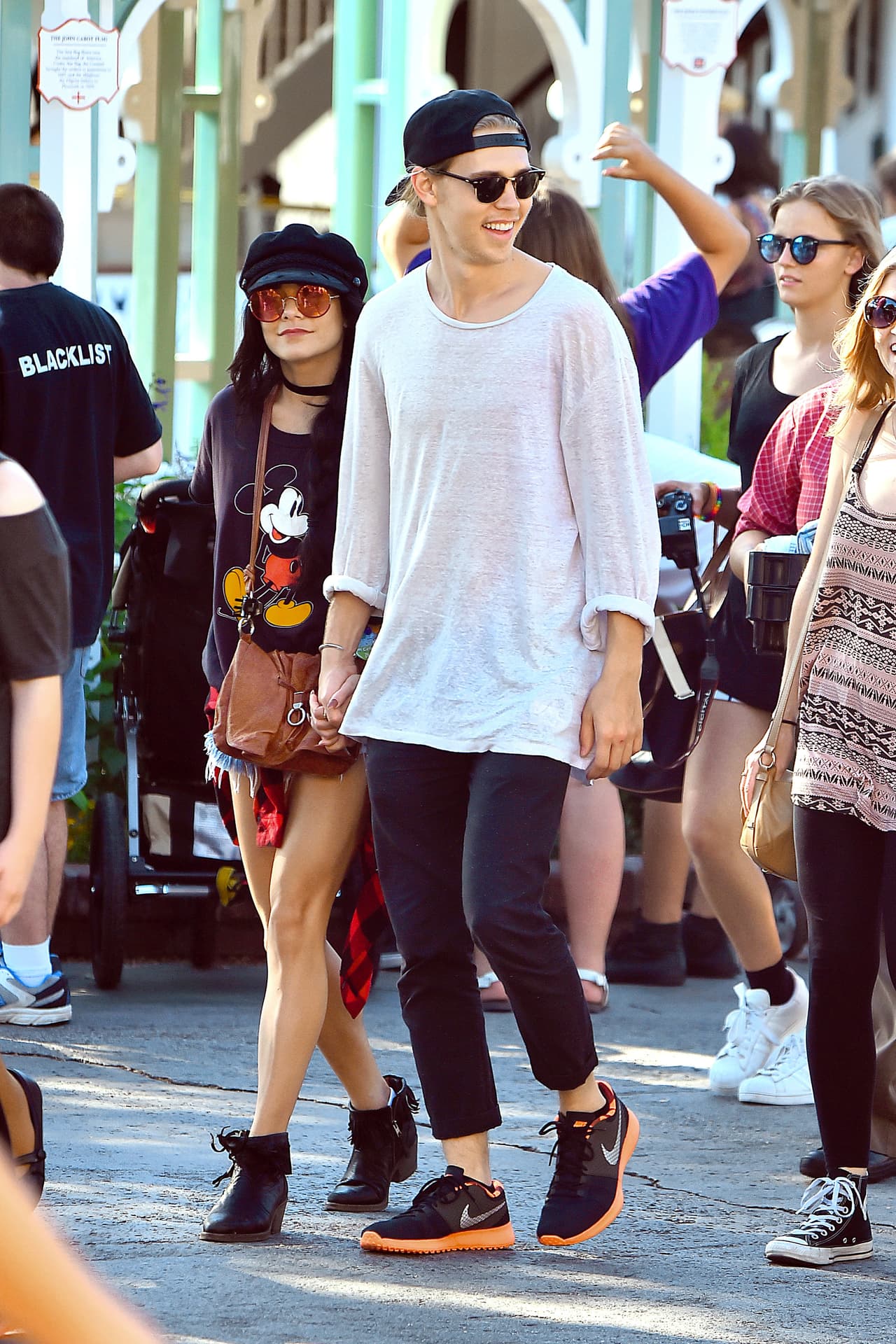 Entre ellos la hermana menor de la actriz, Stella Hudgens.