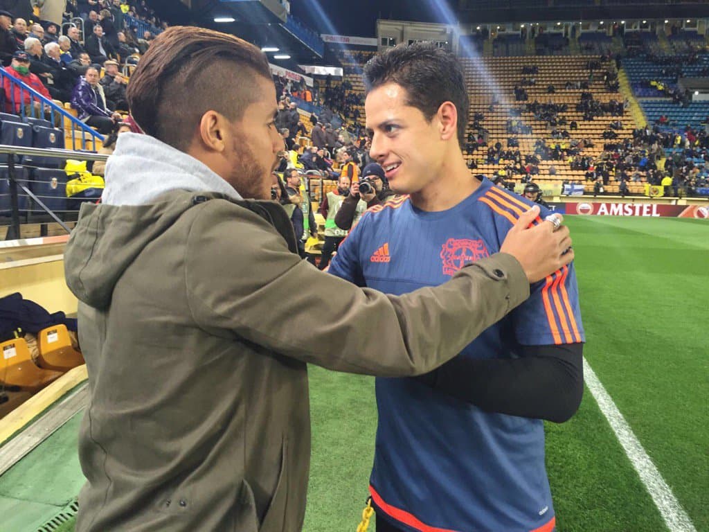 'Chicharito' y 'Jona' se saludaron en el Villarreal vs. Bayer Leverkusen