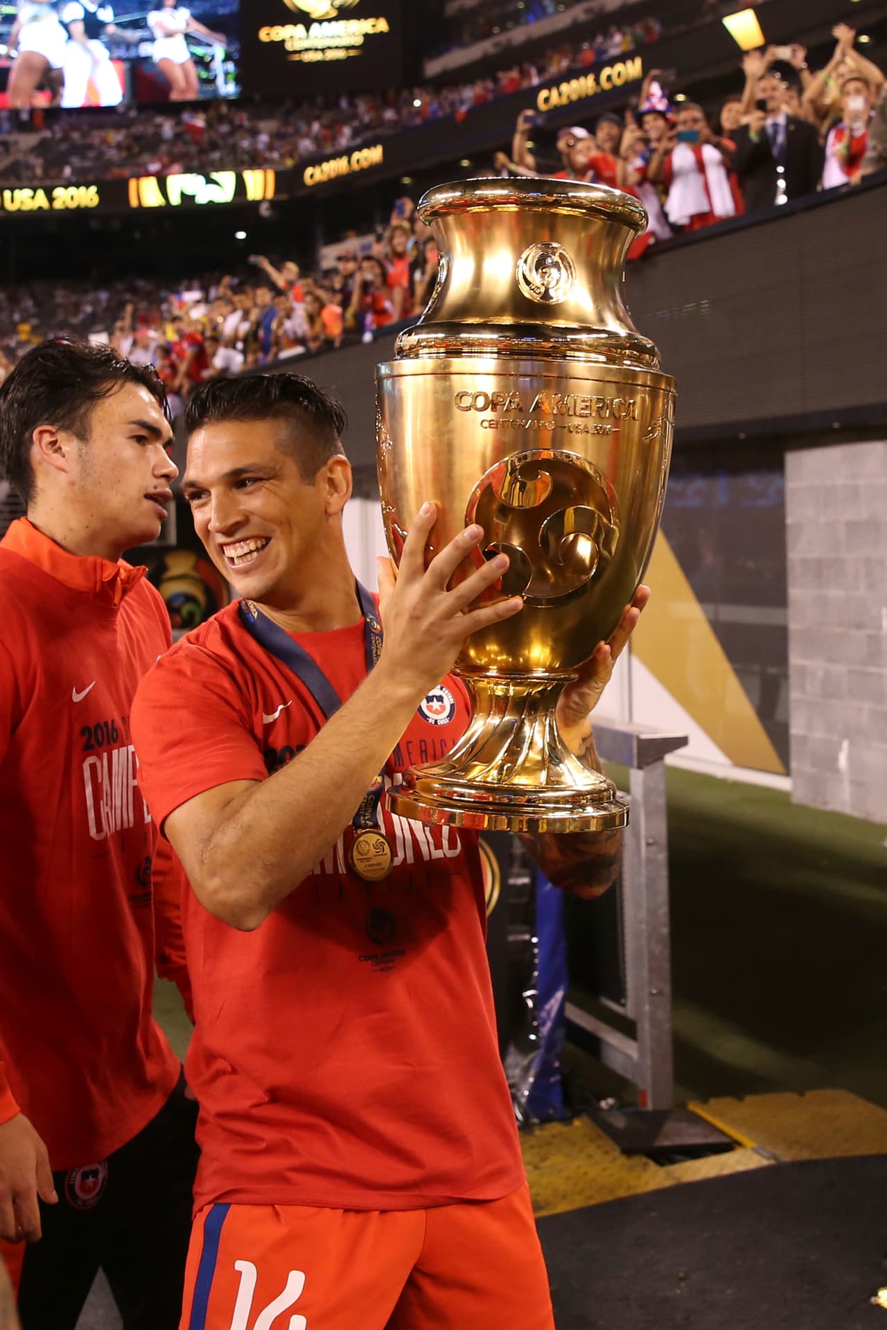 El chileno Mark Gonzalez sufrió una lesión de rodilla cuando jugaba en España. Aunque alcanzó a jugar en el Liverpool –sin trascendencia– su carrera pudo ser mejor sin esa lesión. Actualmente juega en Colo Colo.