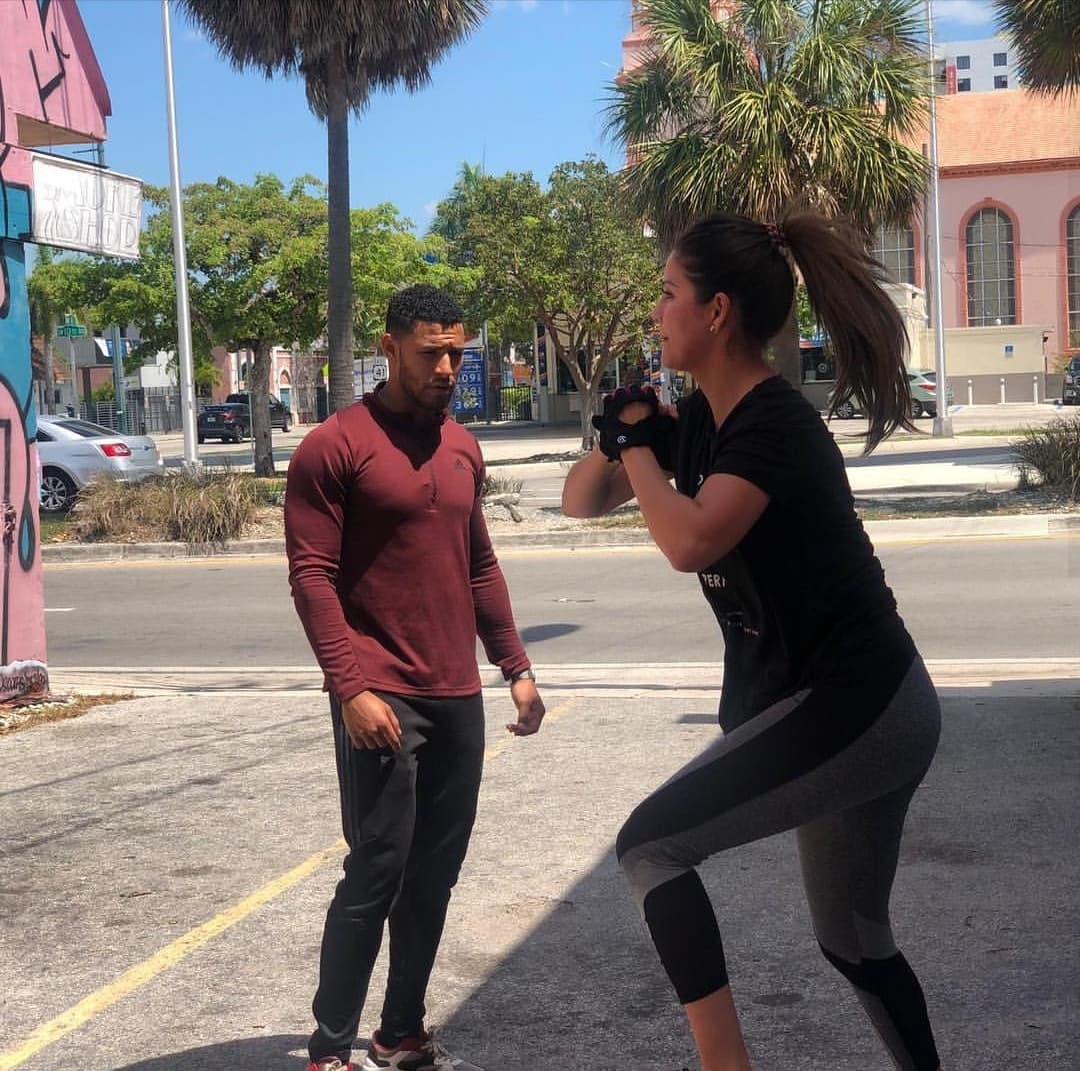 Las cuatro semanas que lleva en el entrenamiento intenso muestran el compromiso que asumió: “Como les platiqué yo soy de etapas, hay algunas donde no quiero hacer nada solo disfrutarme cada antojo que se me cruza y otras donde quiero retomar y ponerme juiciosa”.
<br>